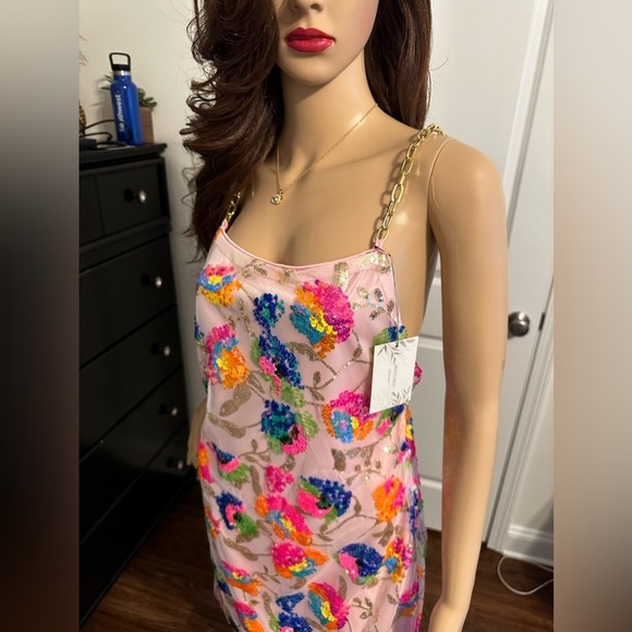 NEW-Backless sequin dress with chain straps - Picture 9 of 11